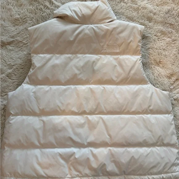 The North Face White Puffer Vest - With Flaw Mark - Picture 6 of 6
